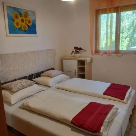 Toth Nyaralo Aparthotel Balatongyorok